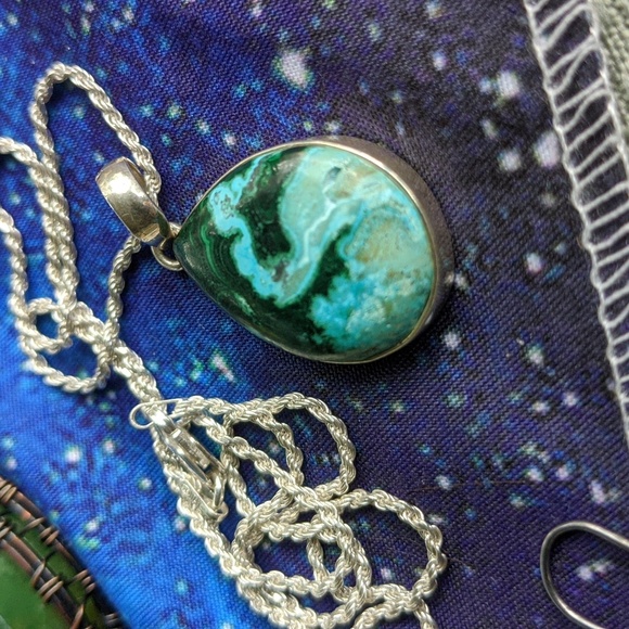 Chrysocolla Shattuckite and Malachite pendant Dolphin Abstract - Picture 2 of 3